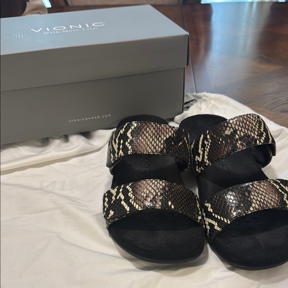 Vionic Women's Black and Brown Sandals